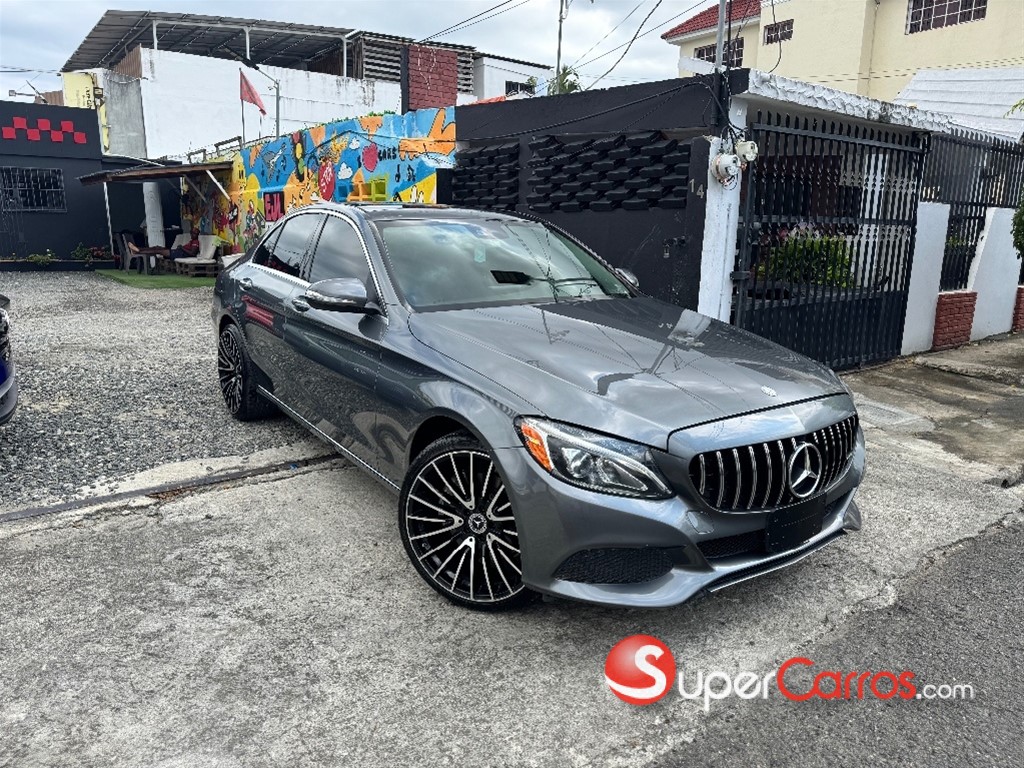 2017 Mercedes-Benz Clase C 300 4 Matic — foto 4 / 12