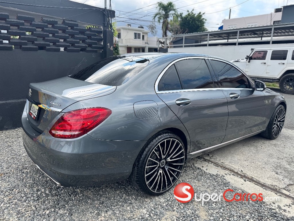 2017 Mercedes-Benz Clase C 300 4 Matic — foto 5 / 12