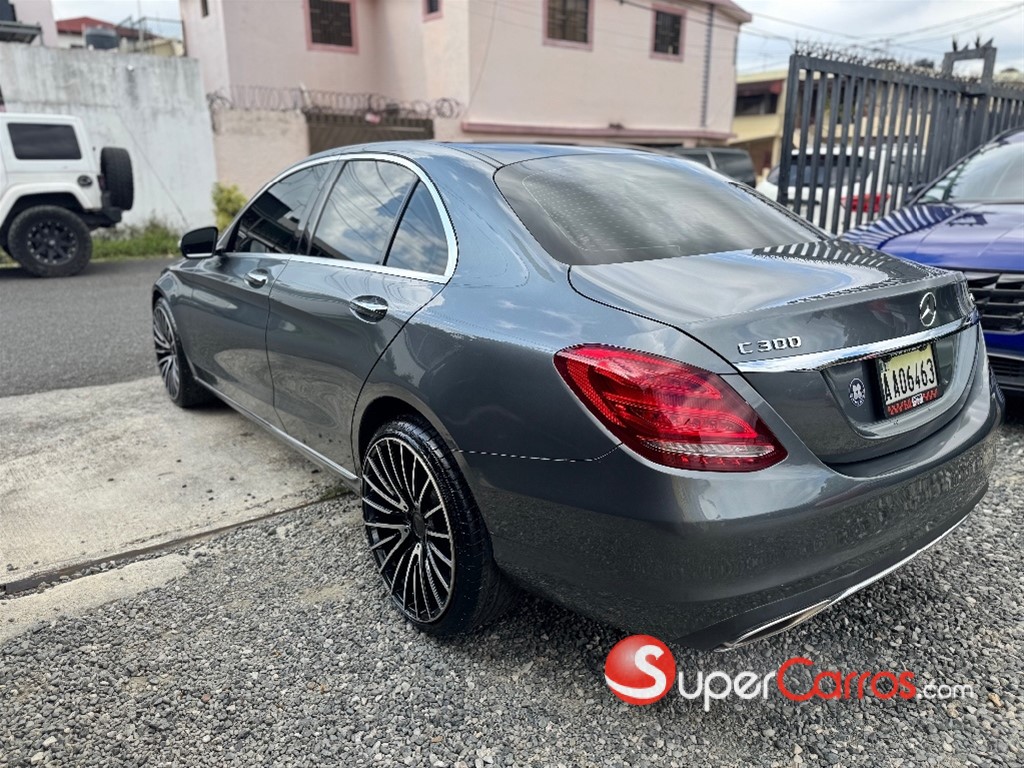 2017 Mercedes-Benz Clase C 300 4 Matic — foto 7 / 12