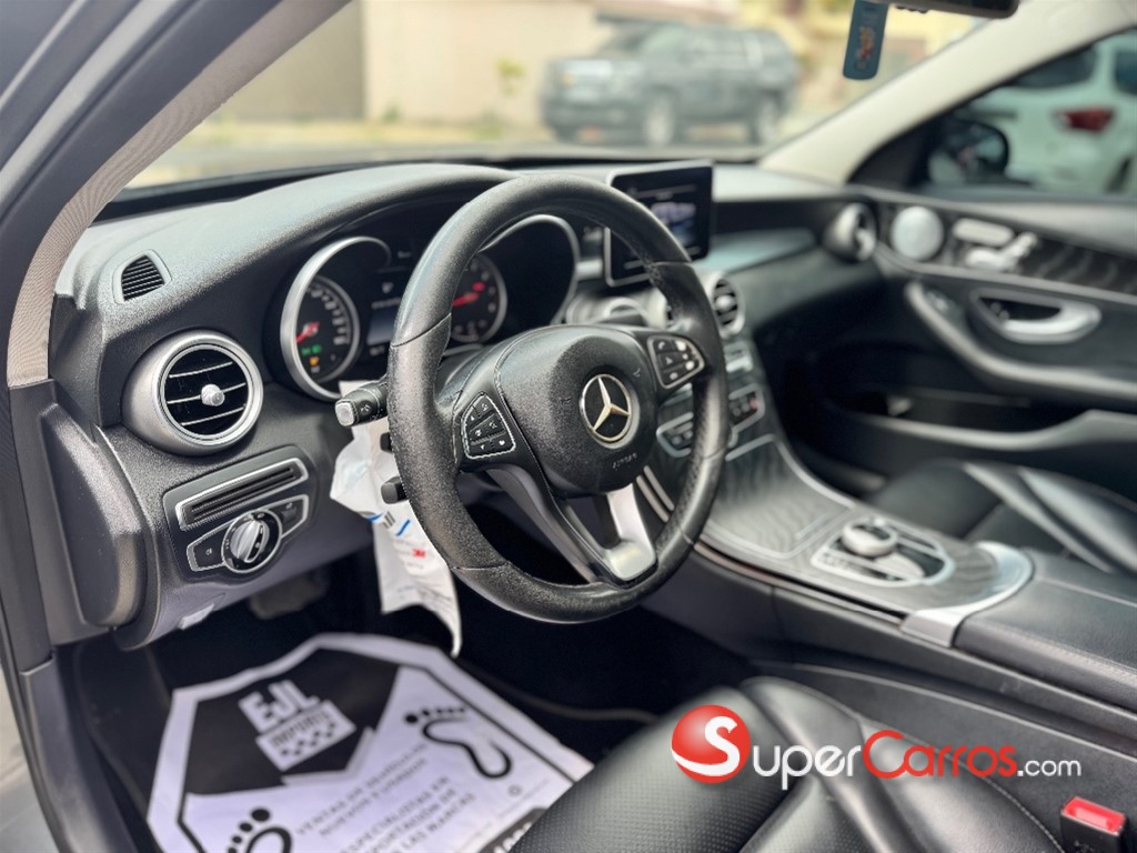 2017 Mercedes-Benz Clase C 300 4 Matic — foto 10 / 12