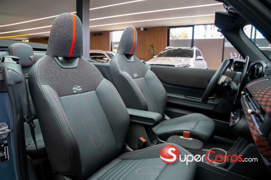 2026 Mini Cooper JCW Convertible — foto 6 / 12