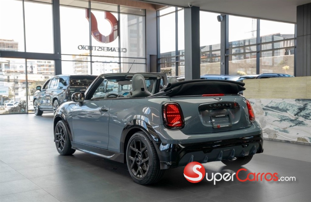2026 Mini Cooper JCW Convertible — foto 9 / 12