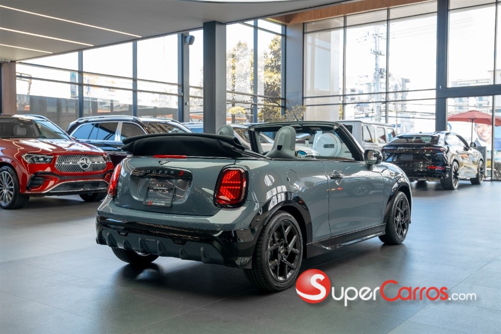 2026 Mini Cooper JCW Convertible — foto 10 / 12