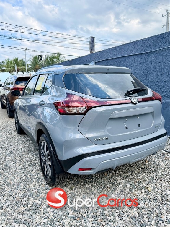 2021 Nissan Kicks SV — foto 4 / 8