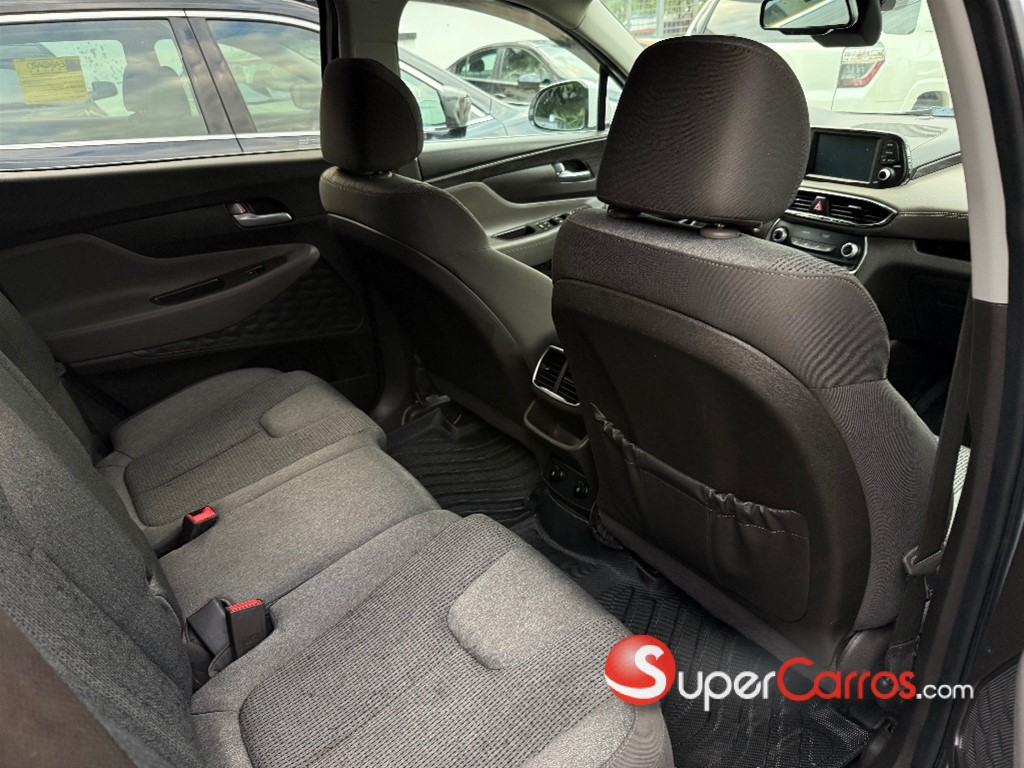 2020 Hyundai Santa Fe SE — foto 5 / 9