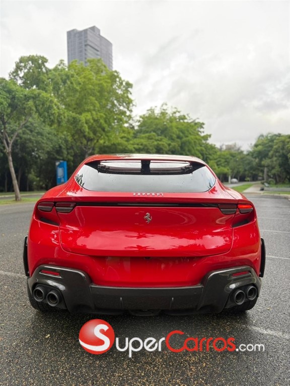 2025 Ferrari Purosangue — foto 8 / 12