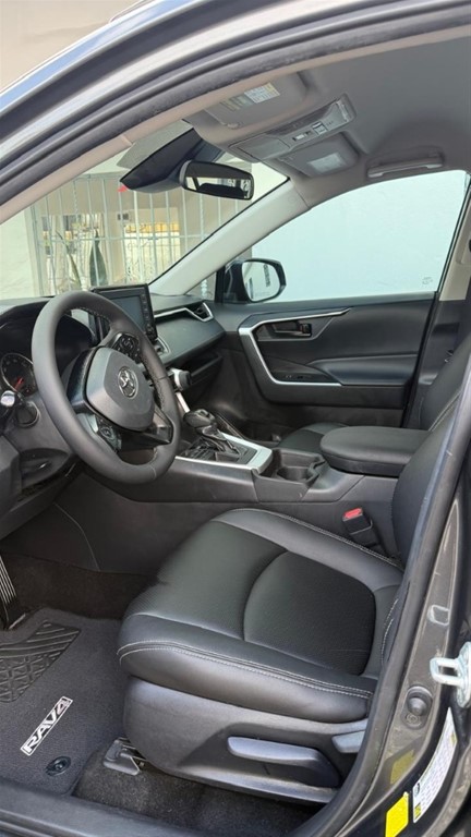 2021 Toyota RAV4 LE — foto 4 / 10