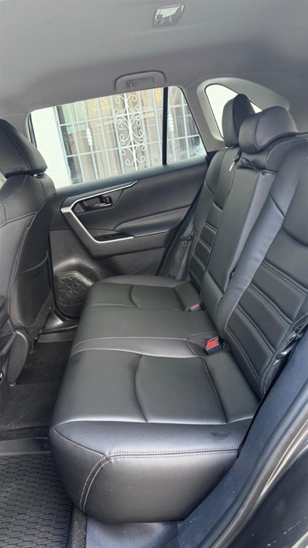 2021 Toyota RAV4 LE — foto 6 / 10