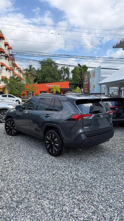 2021 Toyota RAV4 LE — foto 8 / 10