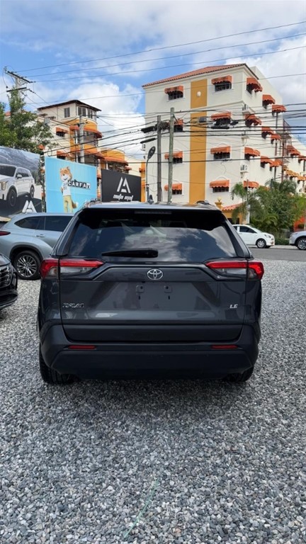 2021 Toyota RAV4 LE — foto 9 / 10