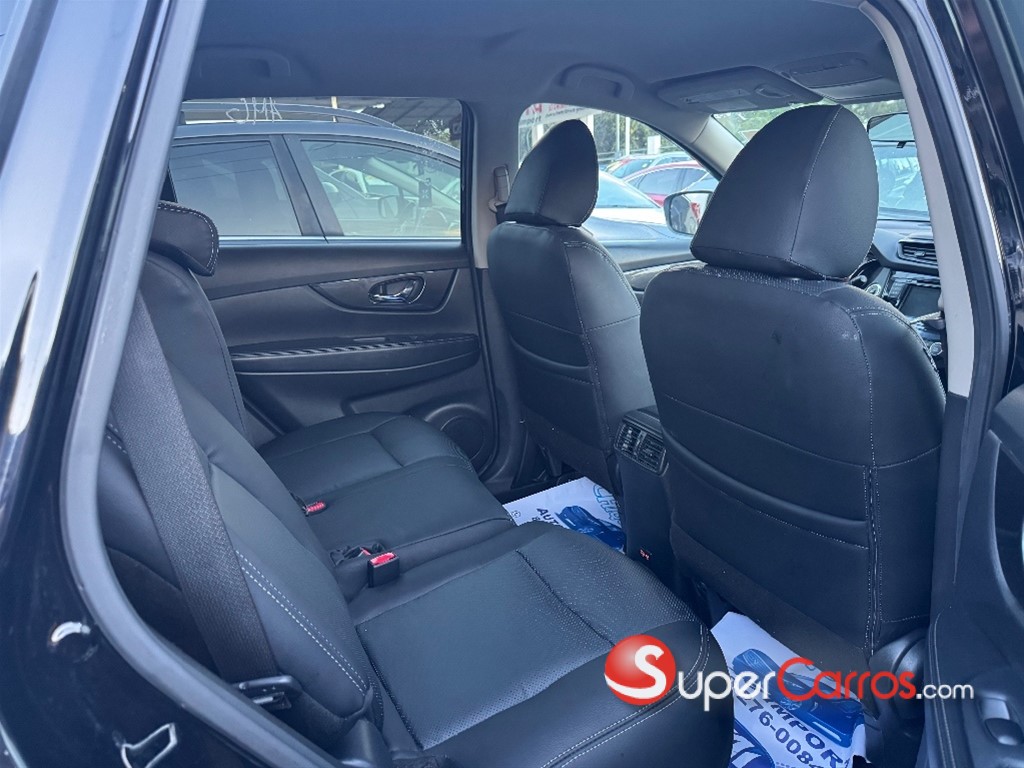 2020 Nissan Rogue SV — foto 8 / 11