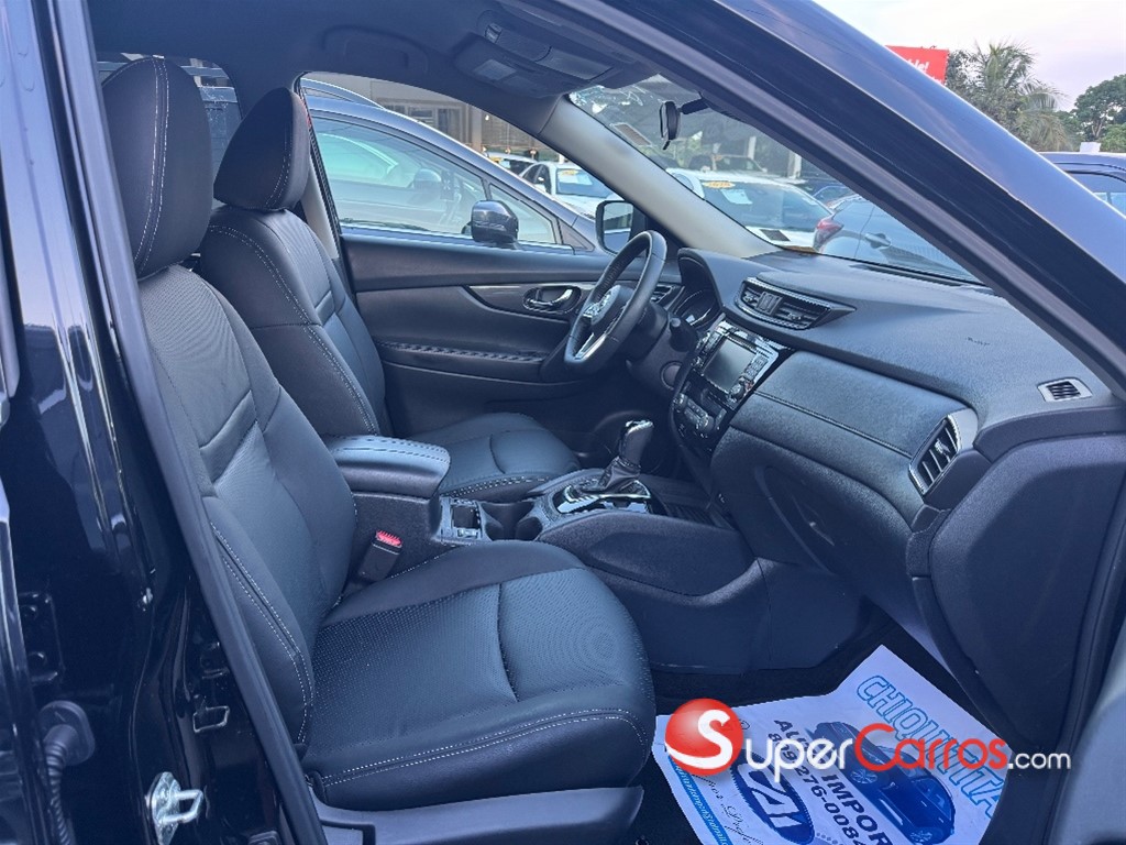 2020 Nissan Rogue SV — foto 9 / 11