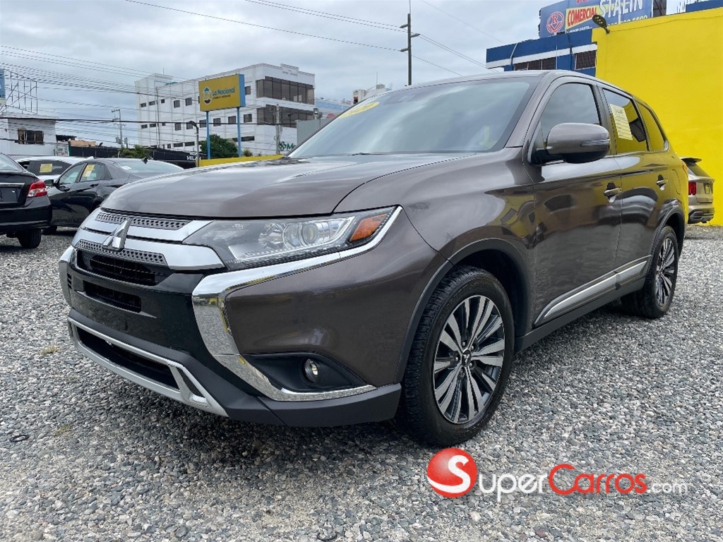 2020 Mitsubishi Motors Outlander SE
