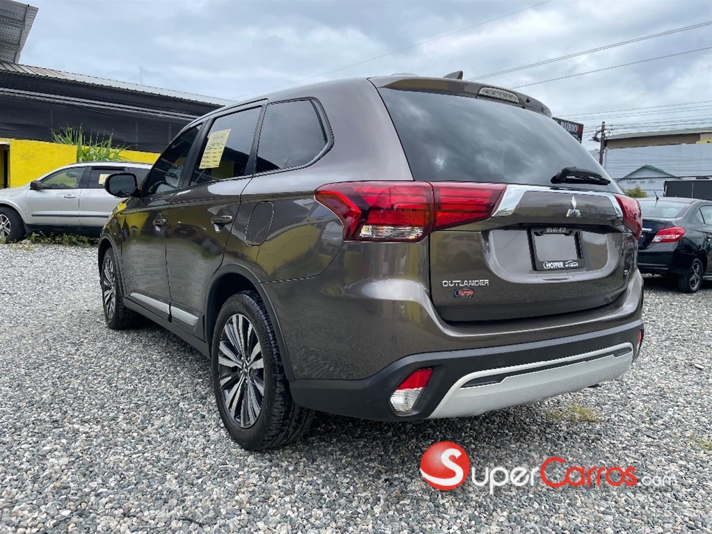 2020 Mitsubishi Motors Outlander SE — foto 5 / 10
