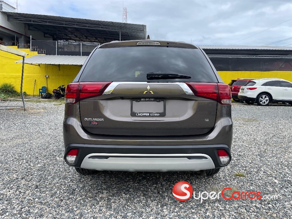 2020 Mitsubishi Motors Outlander SE — foto 6 / 10