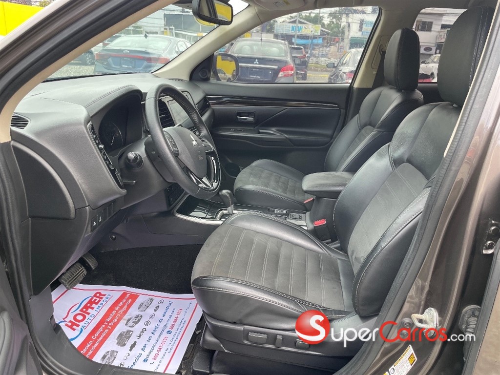 2020 Mitsubishi Motors Outlander SE — foto 8 / 10