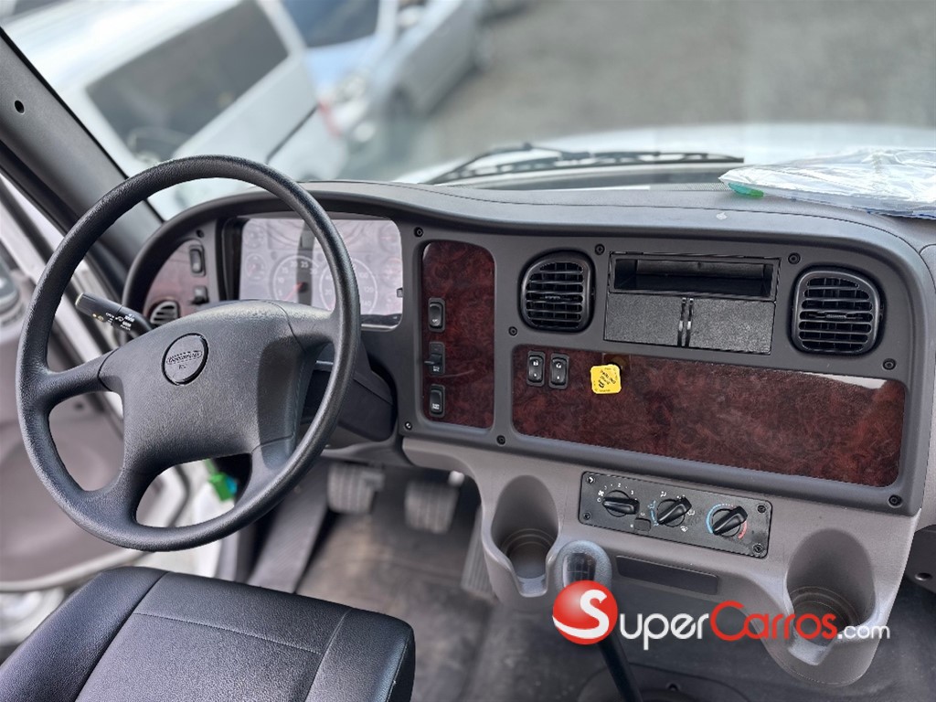 2025 Freightliner M2-106 — foto 8 / 12