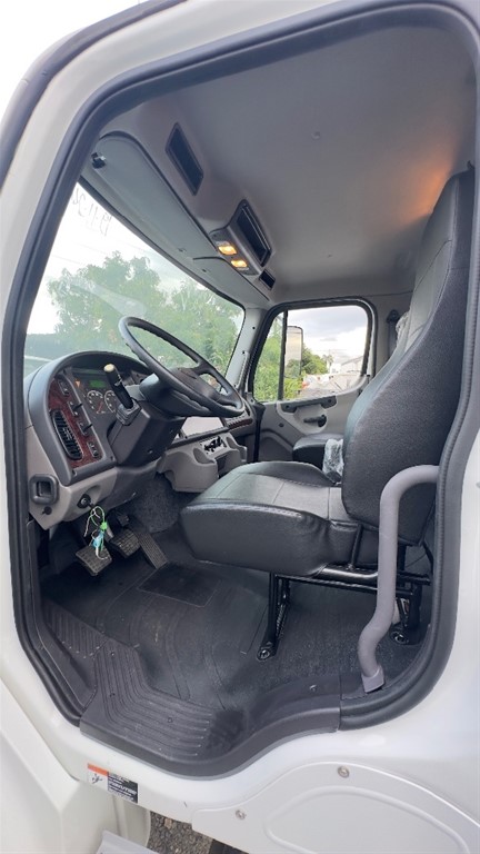 2025 Freightliner M2-106 — foto 12 / 12