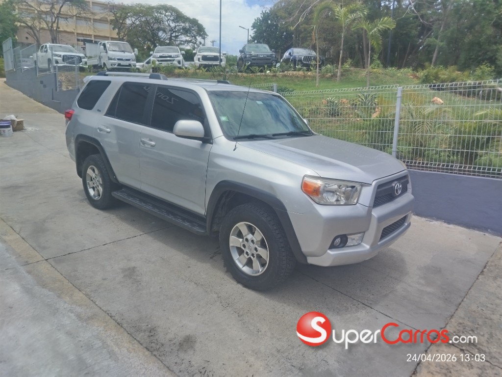 2011 Toyota 4 Runner SR5 — foto 2 / 12