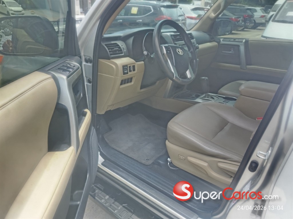 2011 Toyota 4 Runner SR5 — foto 5 / 12