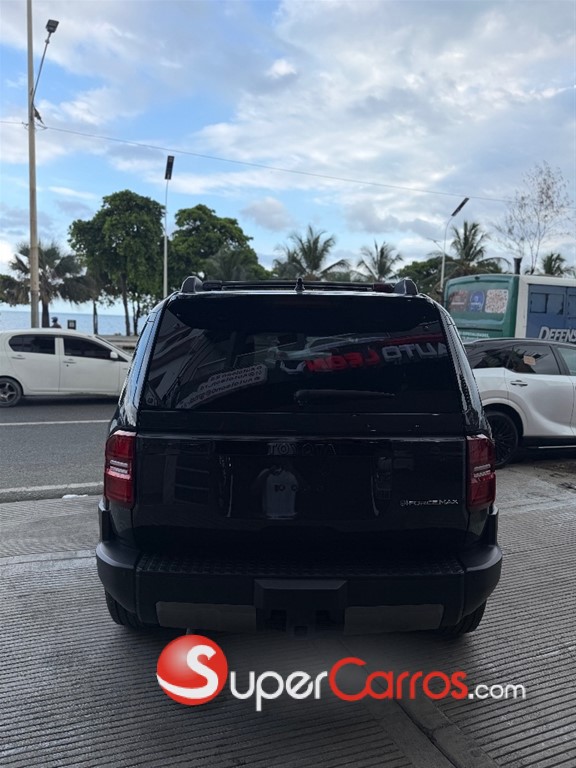 2024 Toyota Land Cruiser Prado Híbrida — foto 10 / 12