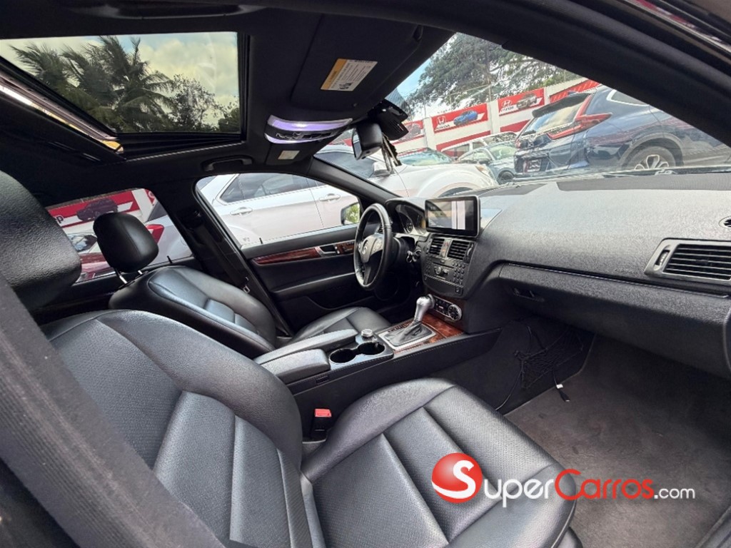2010 Mercedes-Benz Clase C 300 — foto 7 / 9