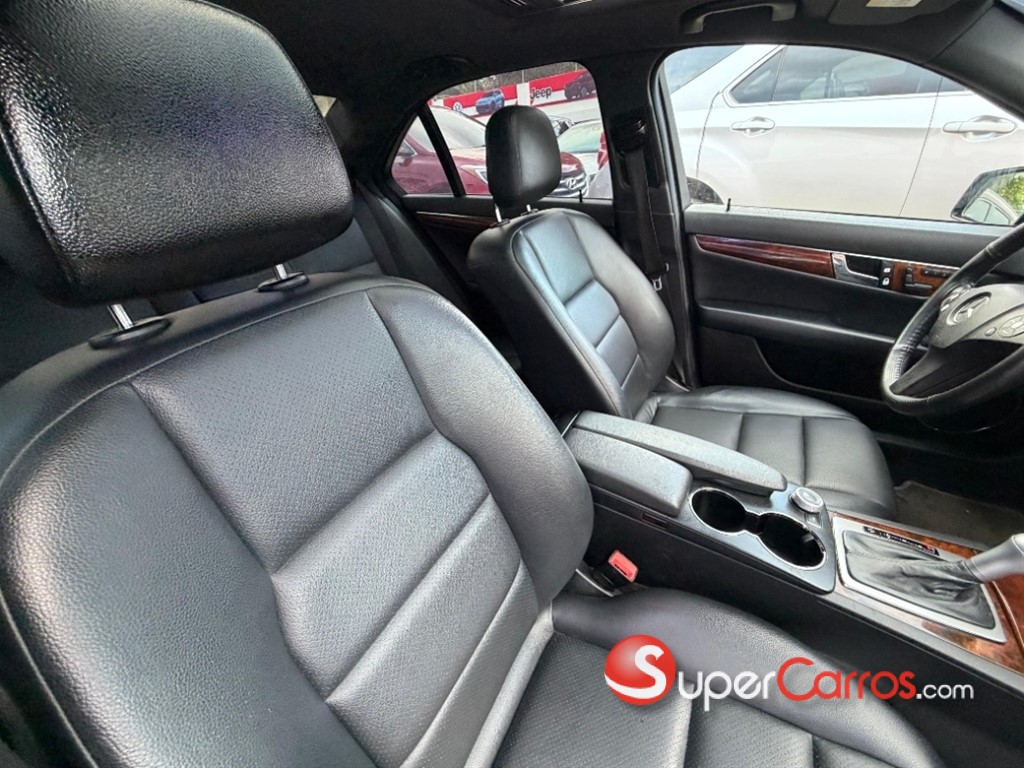 2010 Mercedes-Benz Clase C 300 — foto 8 / 9
