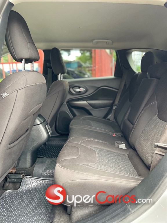 2020 Jeep Cherokee Latitude — foto 7 / 10