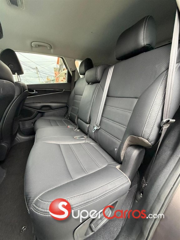 2020 Kia Sorento LX — foto 7 / 12