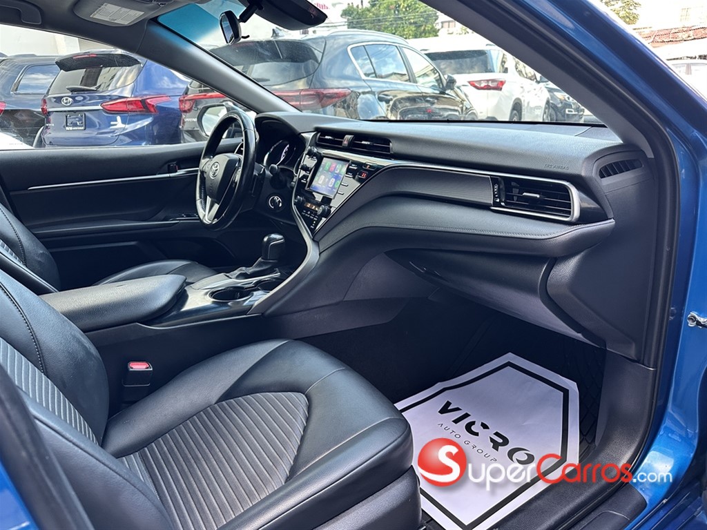 2020 Toyota Camry SE — foto 7 / 12