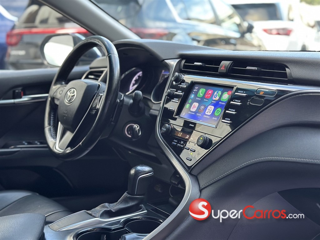 2020 Toyota Camry SE — foto 8 / 12