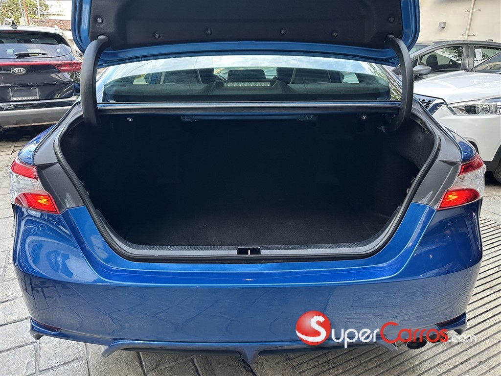 2020 Toyota Camry SE — foto 11 / 12