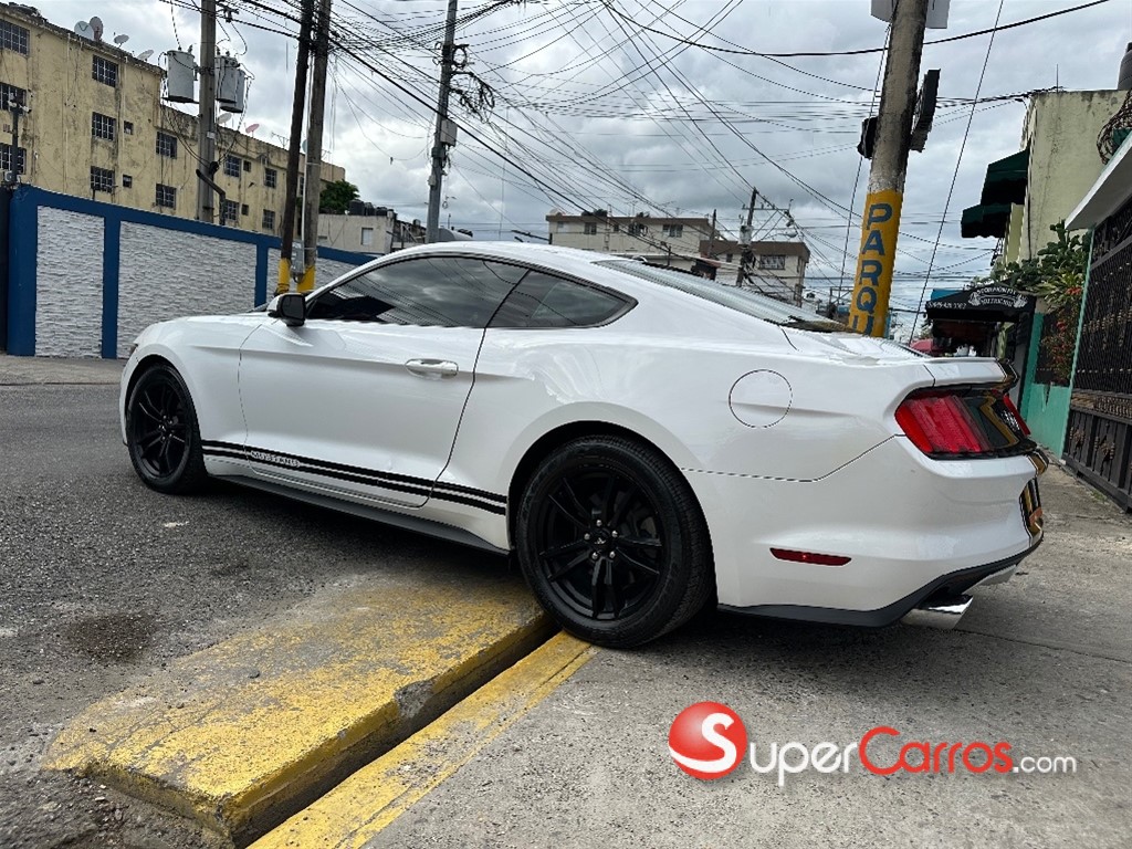 2017 Ford Mustang Ecoboost Premium — foto 6 / 12