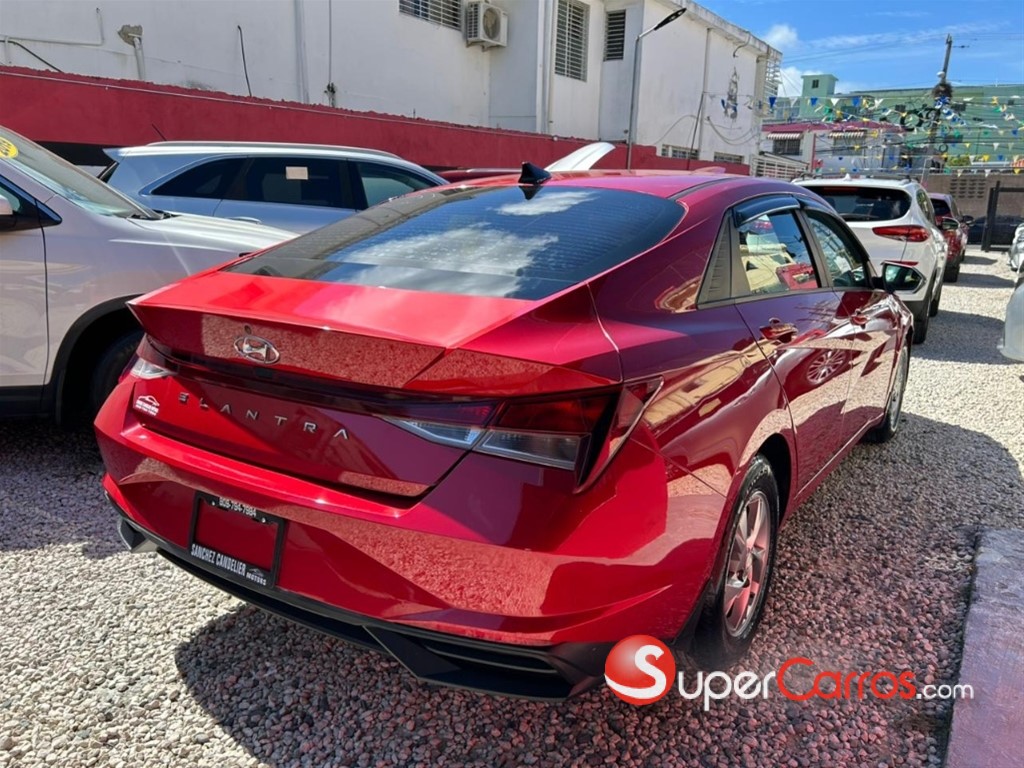 2022 Hyundai Elantra SE — foto 2 / 10