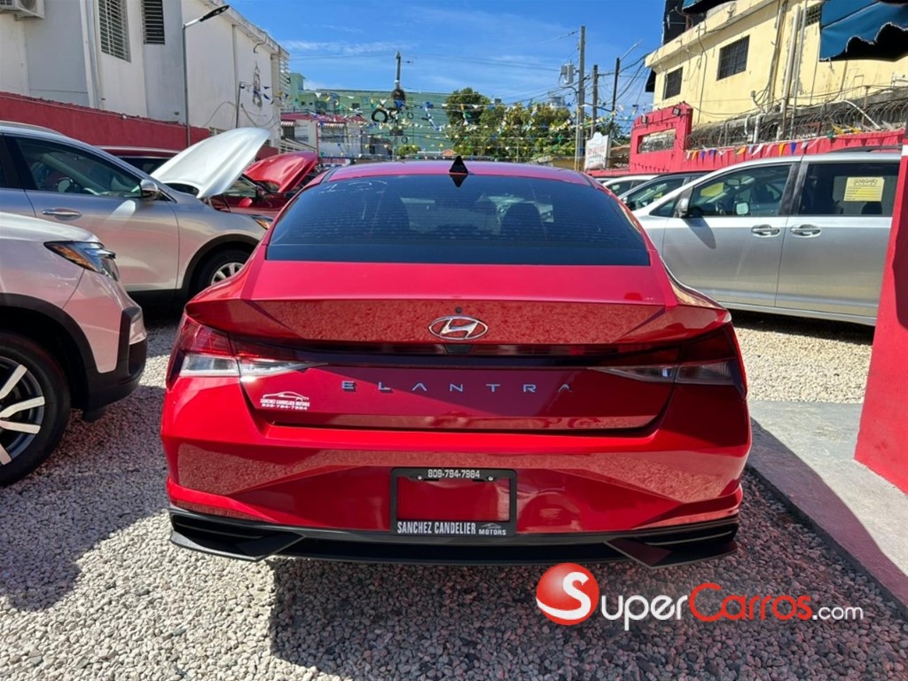 2022 Hyundai Elantra SE — foto 4 / 10