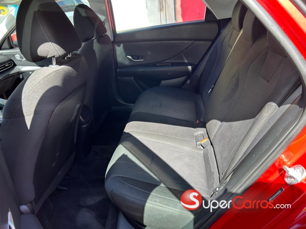 2022 Hyundai Elantra SE — foto 5 / 10