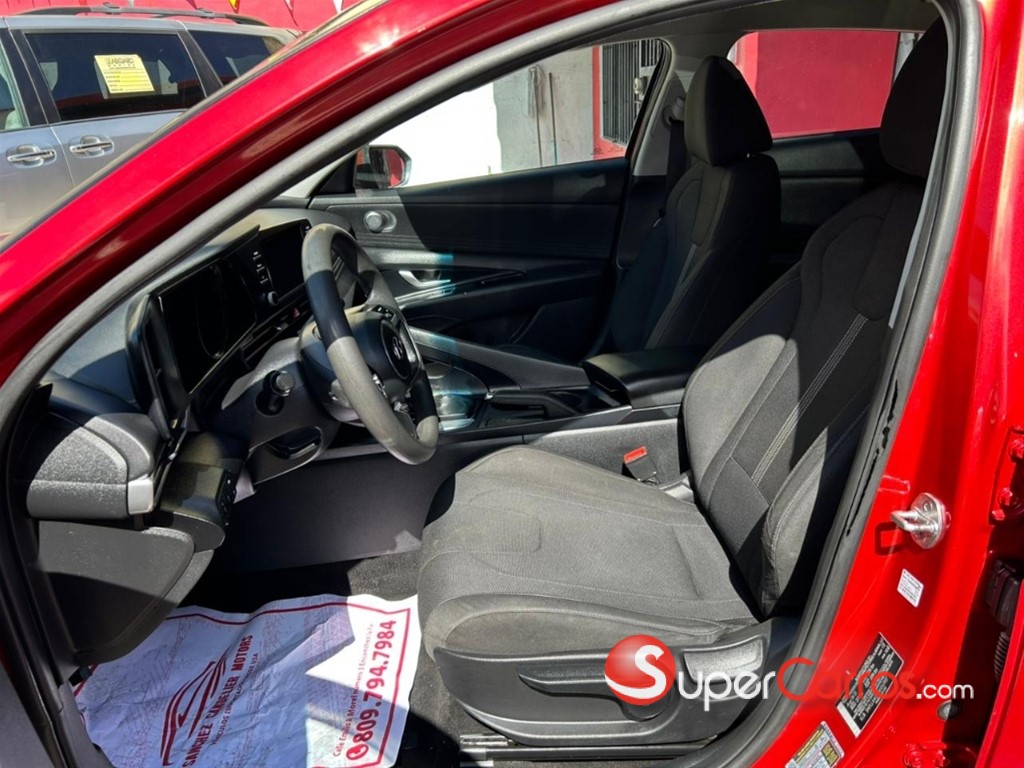 2022 Hyundai Elantra SE — foto 7 / 10