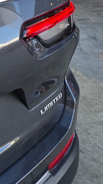 2025 Jeep Grand Cherokee L Limited — foto 6 / 12