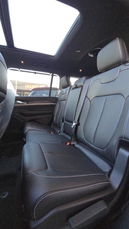 2025 Jeep Grand Cherokee L Limited — foto 9 / 12