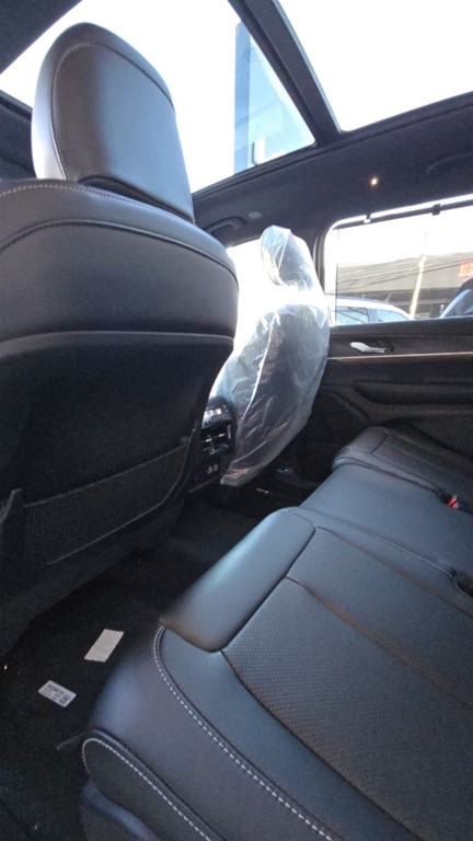 2025 Jeep Grand Cherokee L Limited — foto 10 / 12