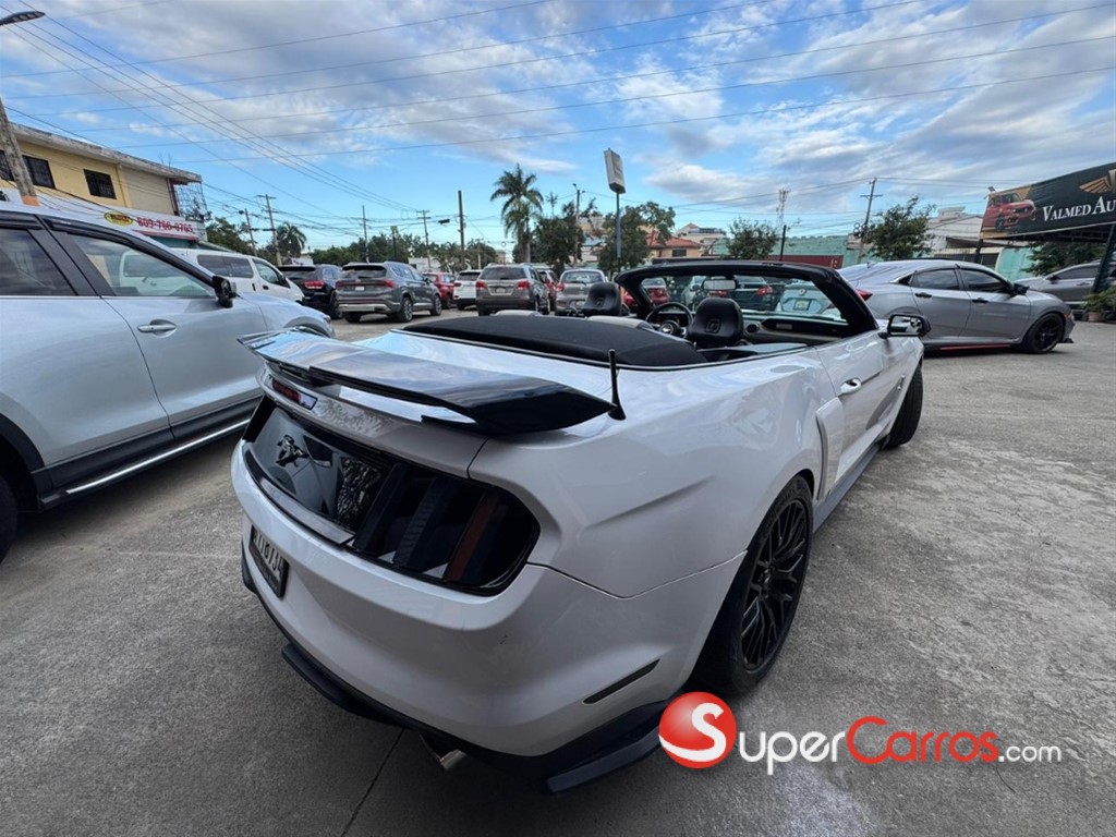 2015 Ford Mustang Ecoboost — foto 3 / 9