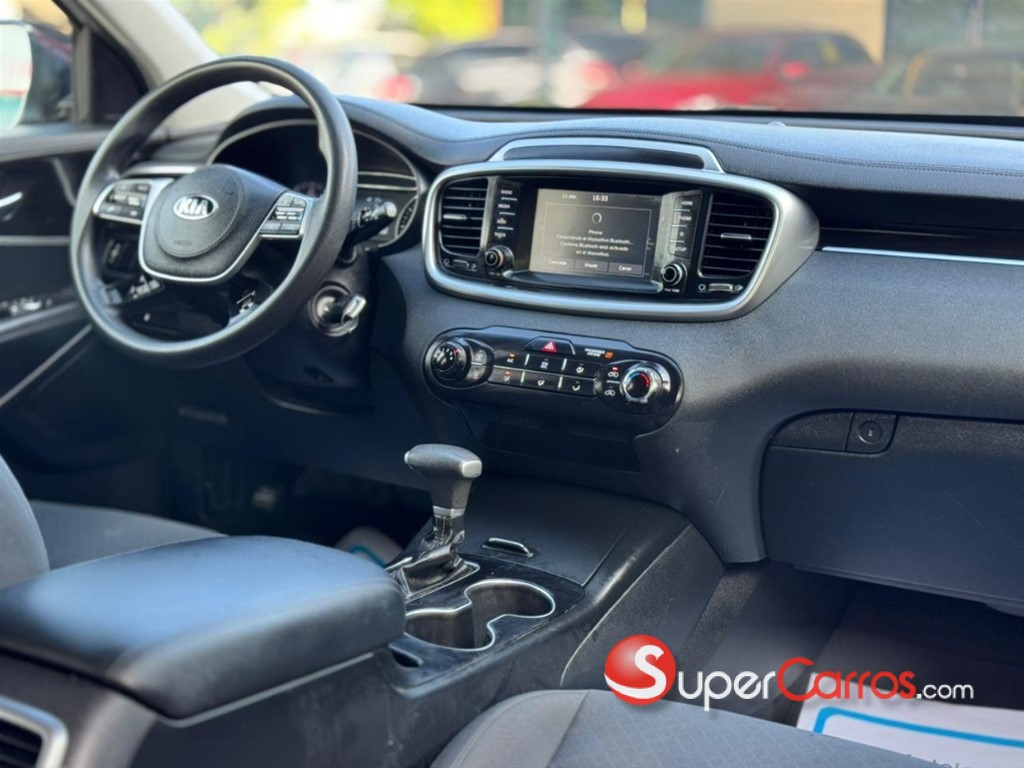2020 Kia Sorento LX — foto 8 / 12