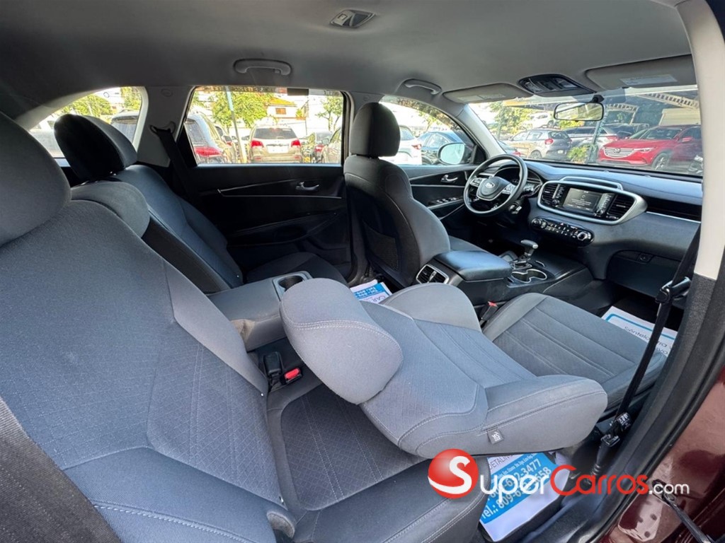 2020 Kia Sorento LX — foto 9 / 12
