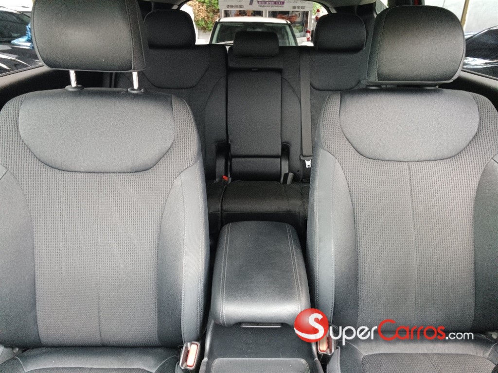 2020 Hyundai Santa Fe SE — foto 8 / 11