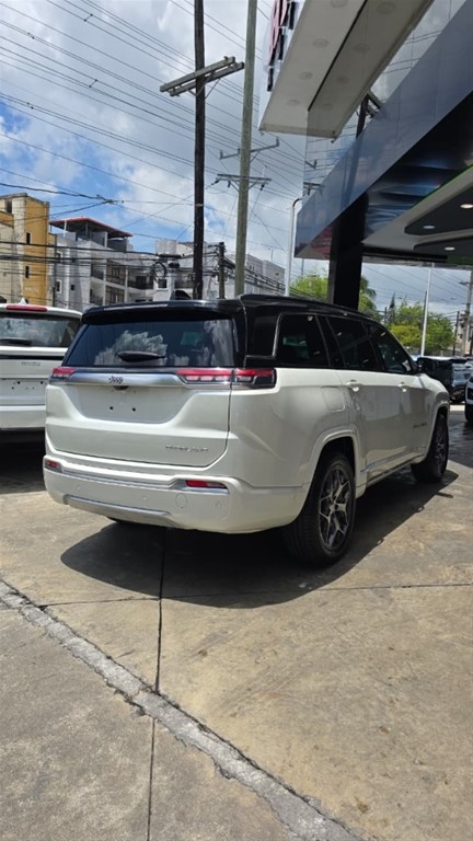 2024 Jeep Commander Overland — foto 6 / 12