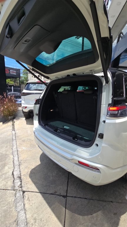 2024 Jeep Commander Overland — foto 8 / 12