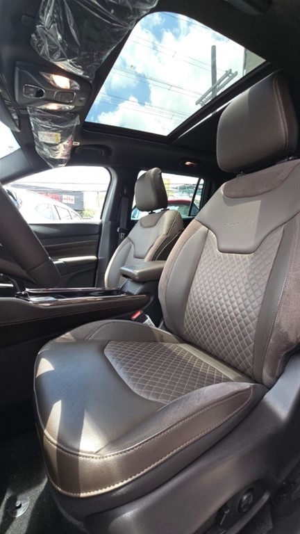 2024 Jeep Commander Overland — foto 11 / 12