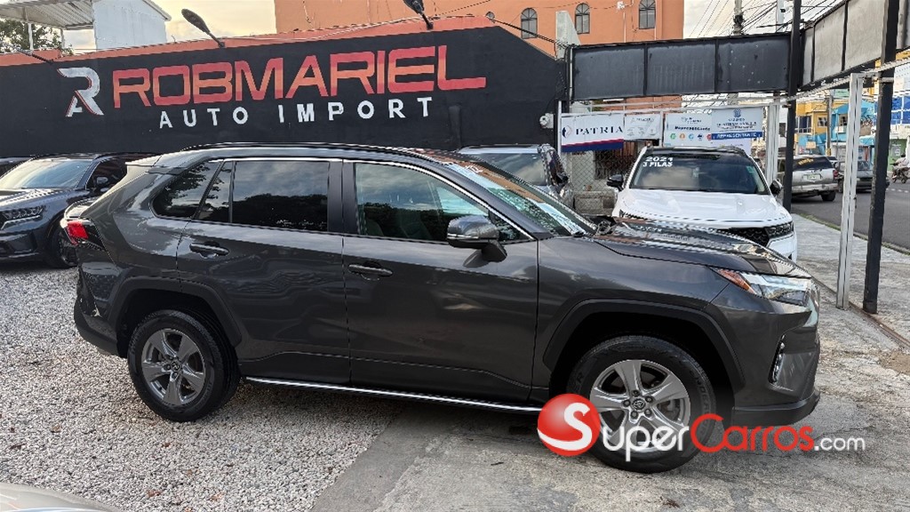2022 Toyota RAV4 XLE — foto 4 / 12