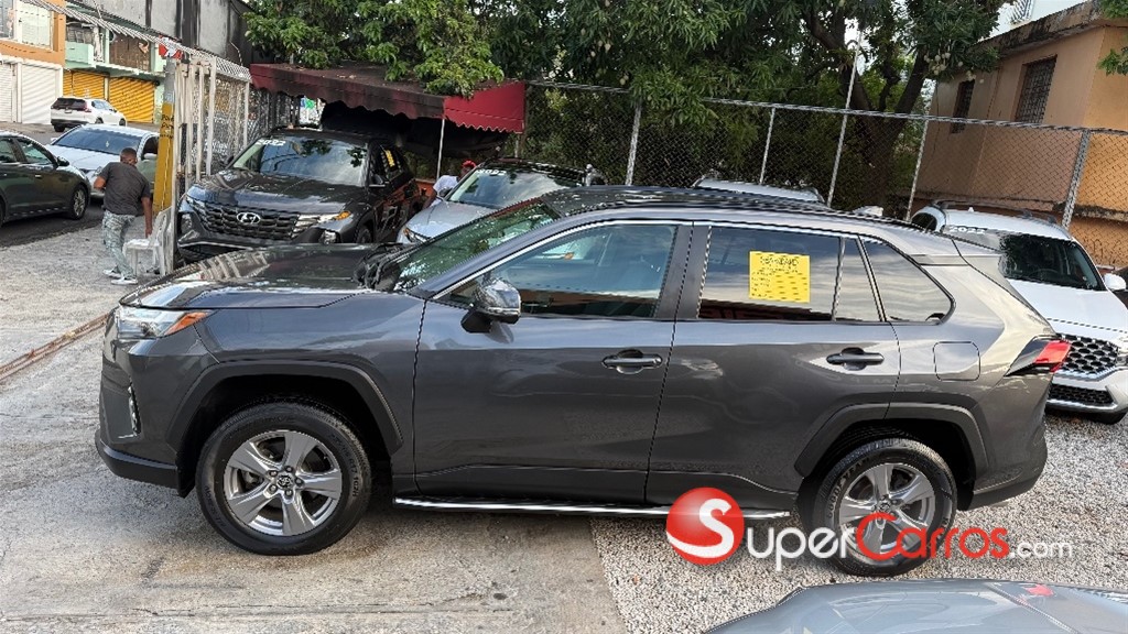 2022 Toyota RAV4 XLE — foto 5 / 12