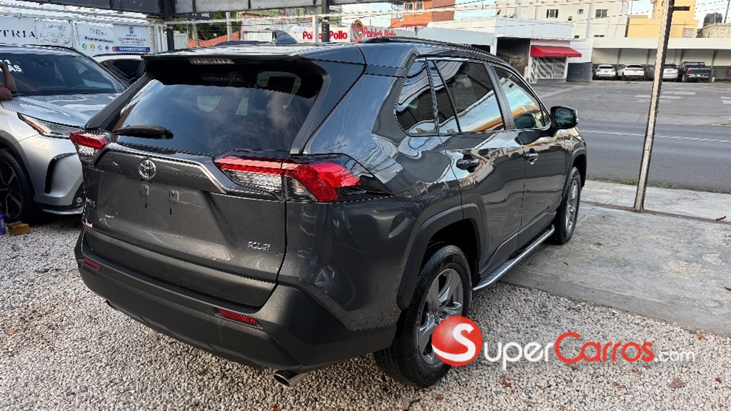 2022 Toyota RAV4 XLE — foto 6 / 12